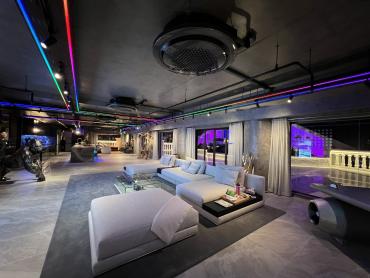 Penthouse on Fl 48 @ State tower (Silom road)