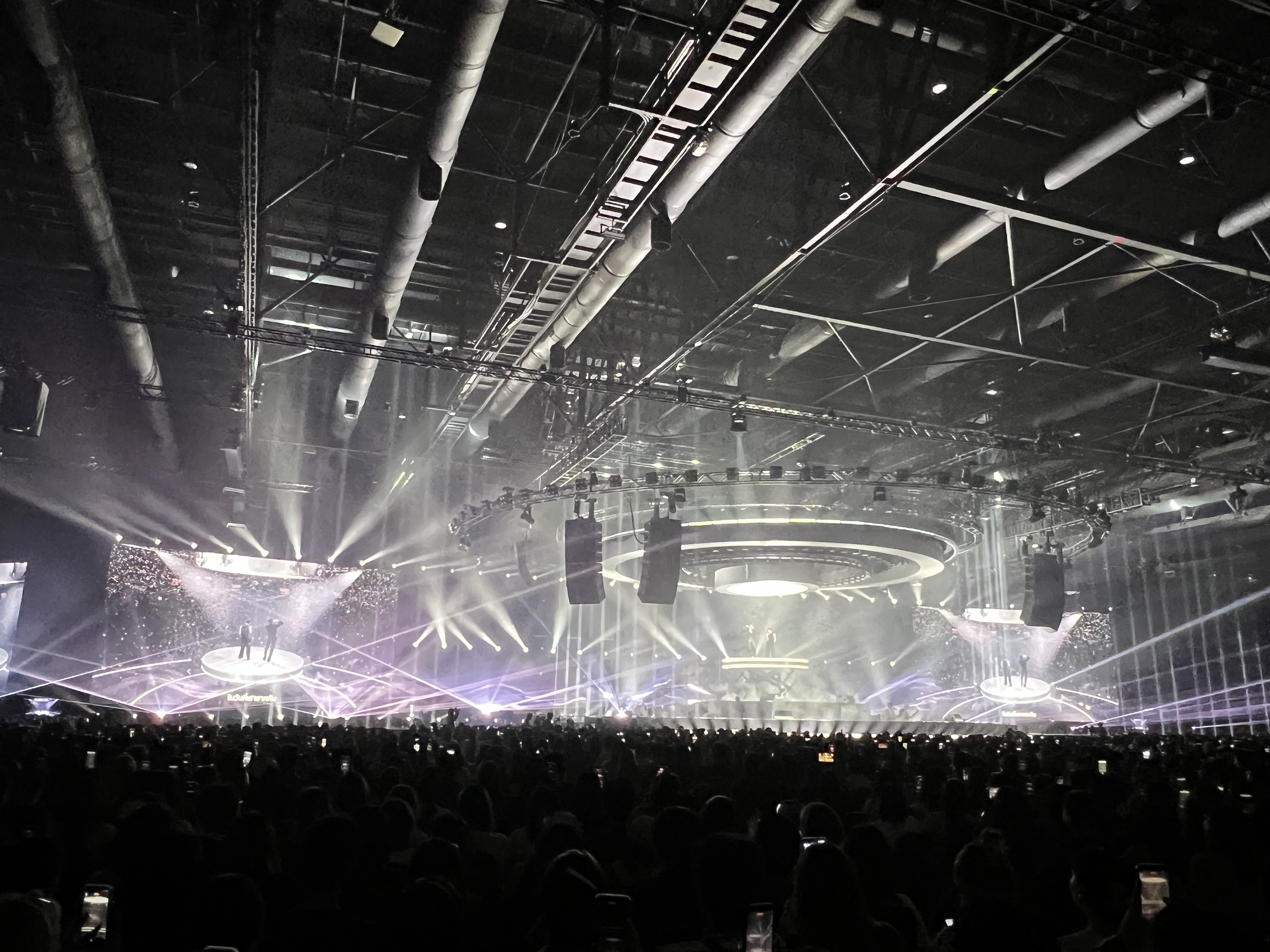 NONT TANONT THE MOMENT OF SPECTACLE CONCERT @ Bitec live